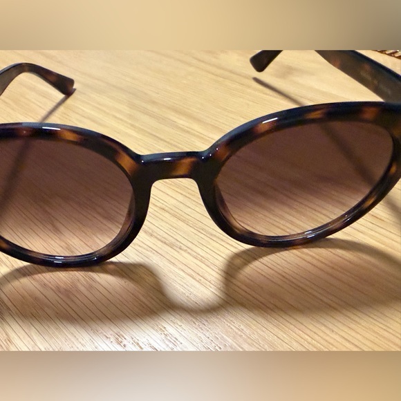 Gucci Women's Sunglasses - Picture 2 of 10